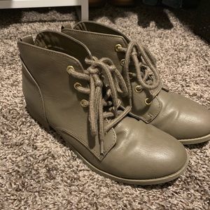 Brown/Gray Chukka-type boots (very light wear!)